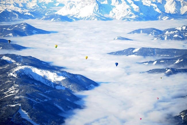Ballone hoch über Filzmoos in Österreich